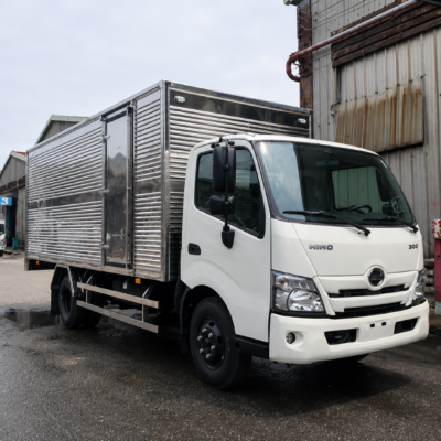 Xe Tải Hino XZU720L Euro 5 3.5 Tấn Thùng Kín