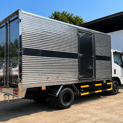 Xe Tải Isuzu QKR210 2 Tấn Thùng Kín